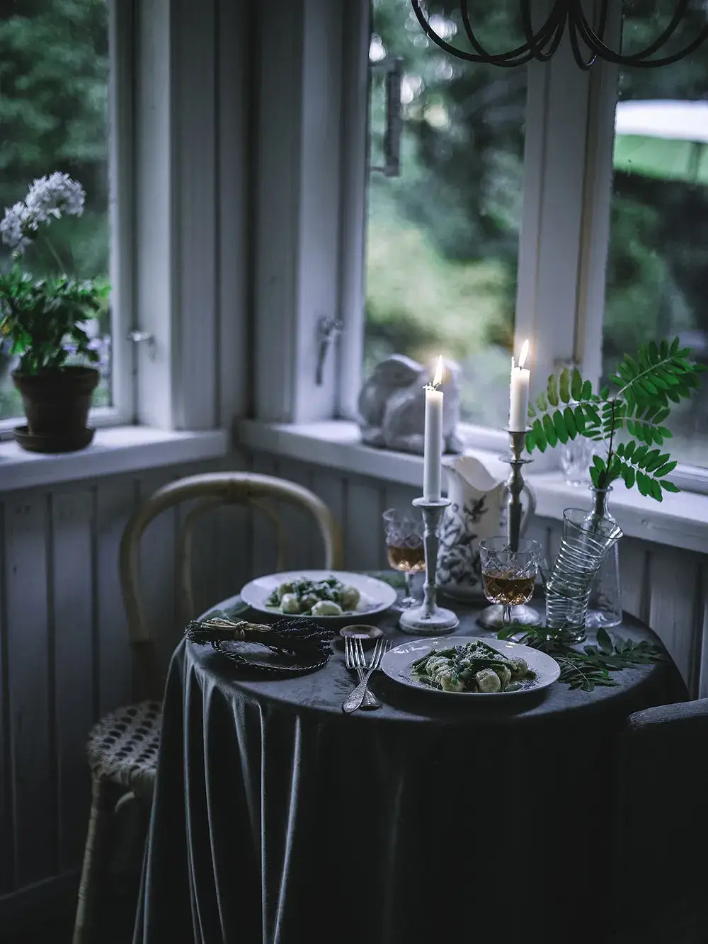 Du four à la table - L'art des recettes au four par Cozy Publishing