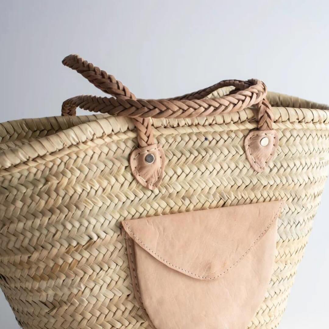 Eivissa - Palm basket with braided handles and frontal pocket - Unik by Nature