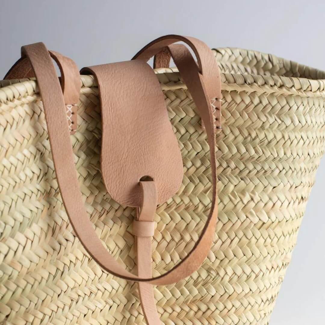 Cadaqués - Palm basket with leather handles and closure - Unik by Nature