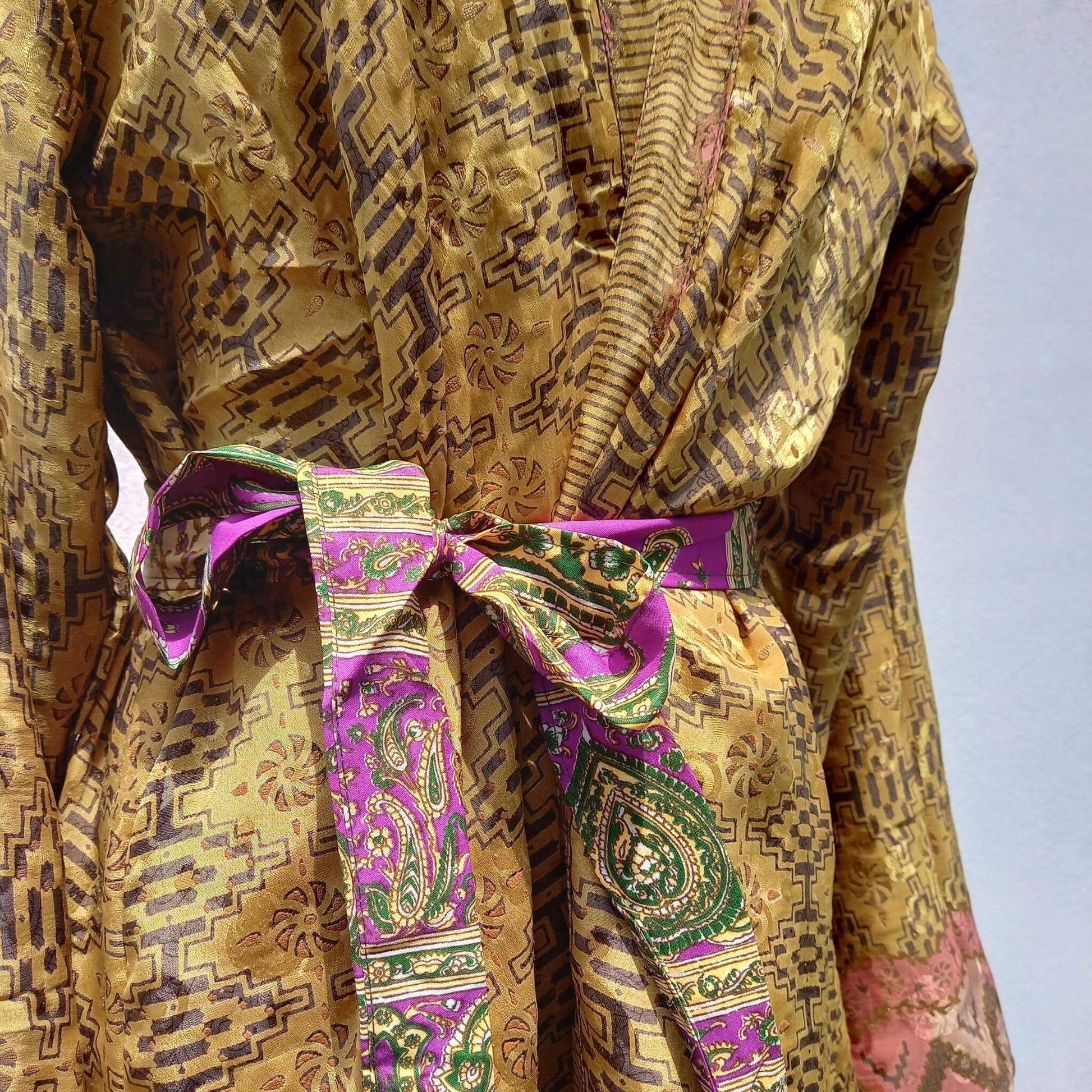 Short silk Kimono Jamilah No43 - Unik by Nature