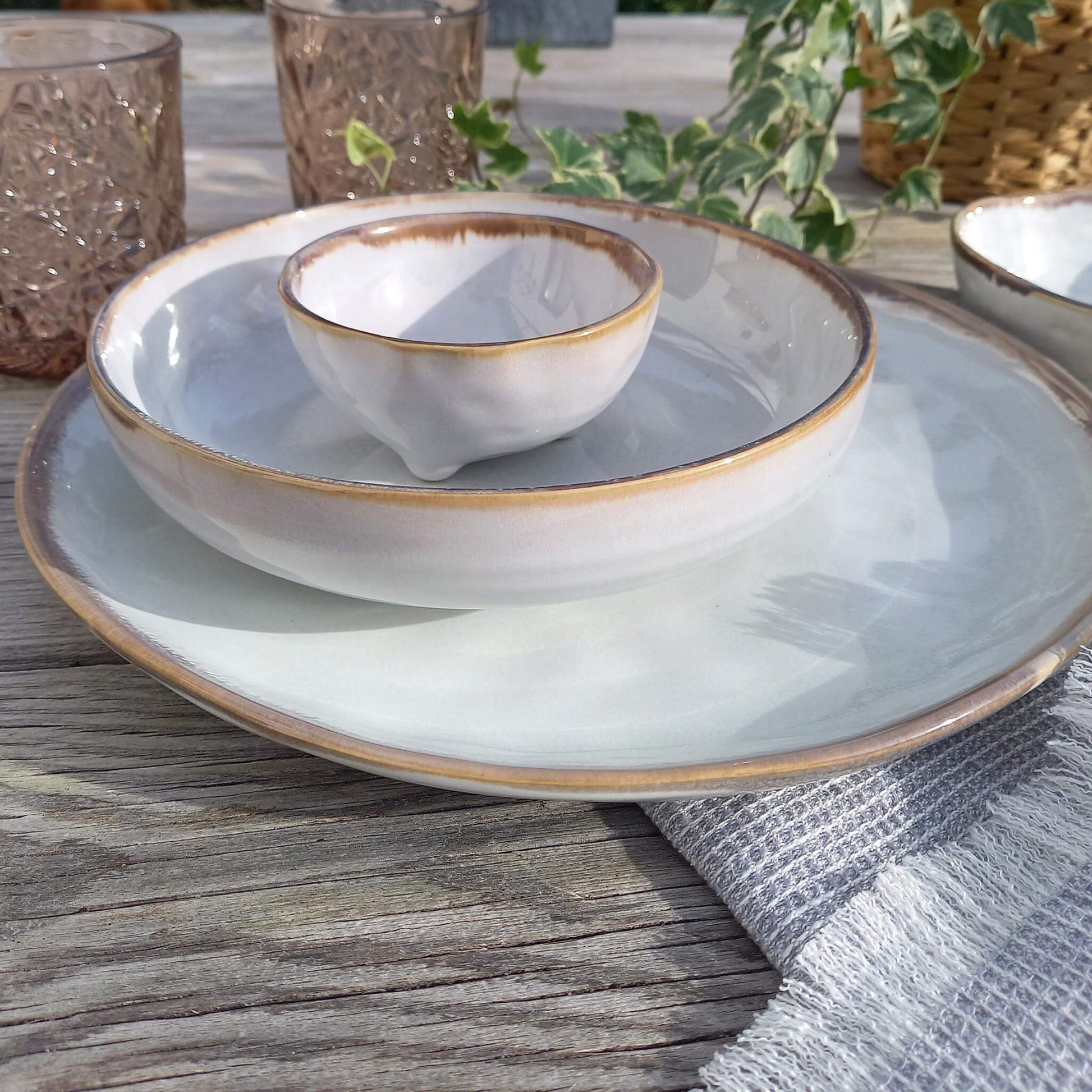 Biarritz - mother-of-pearl pedestal white bowl 9.5 cm - Unik by Nature