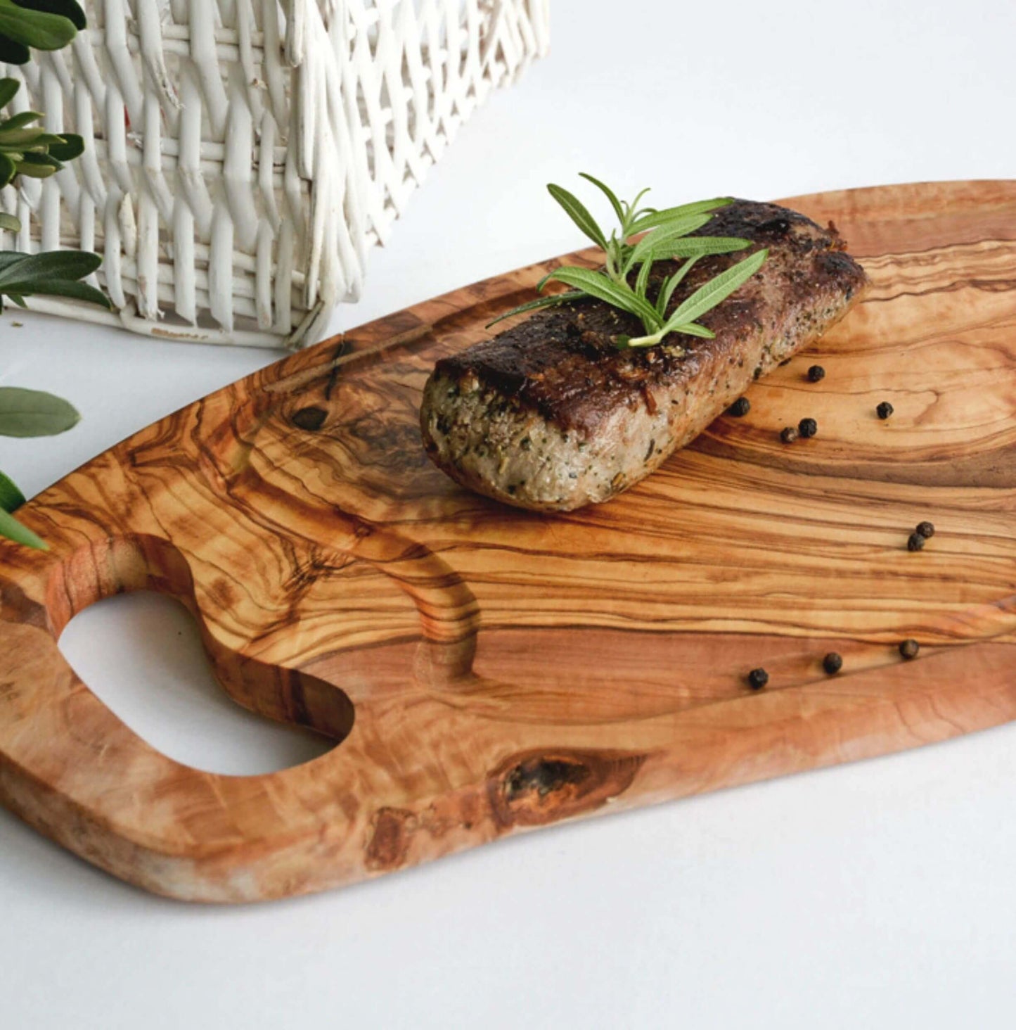 Olive wood board with groove and handle - Unik by Nature