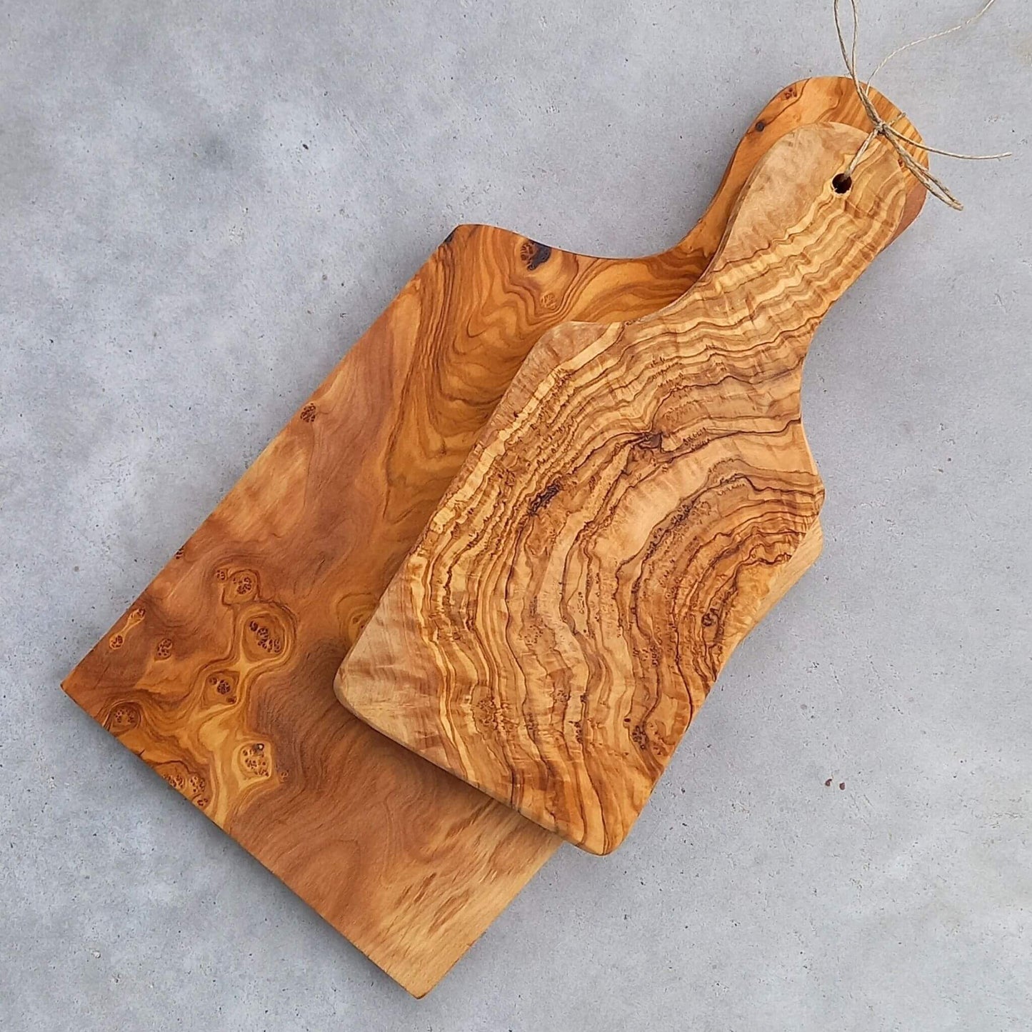 Olive wood - Set of 2 Olive Wood cutting boards with handle - Unik by Nature