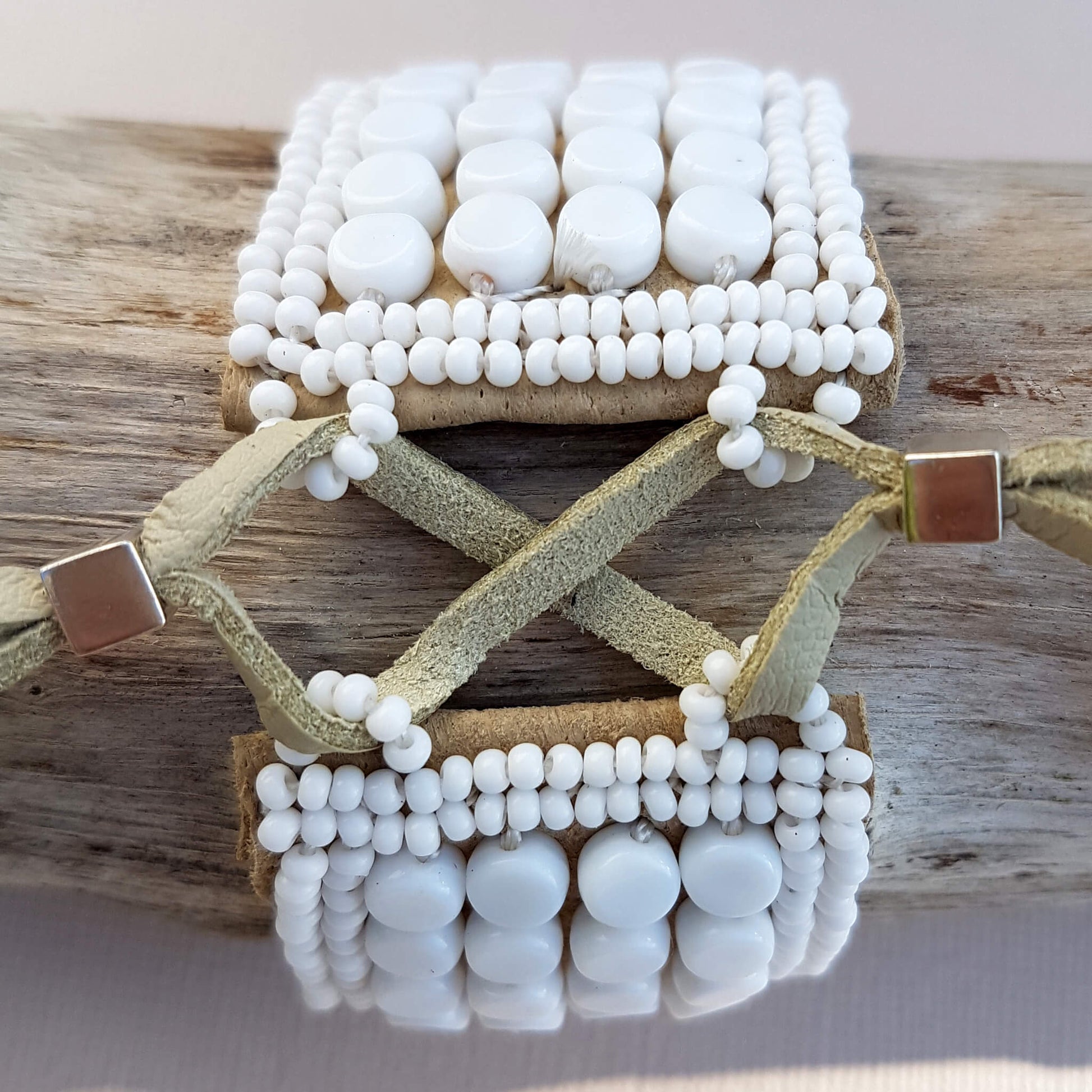 Sipolio Leather Bracelet Disk Handmade White - Unik by Nature