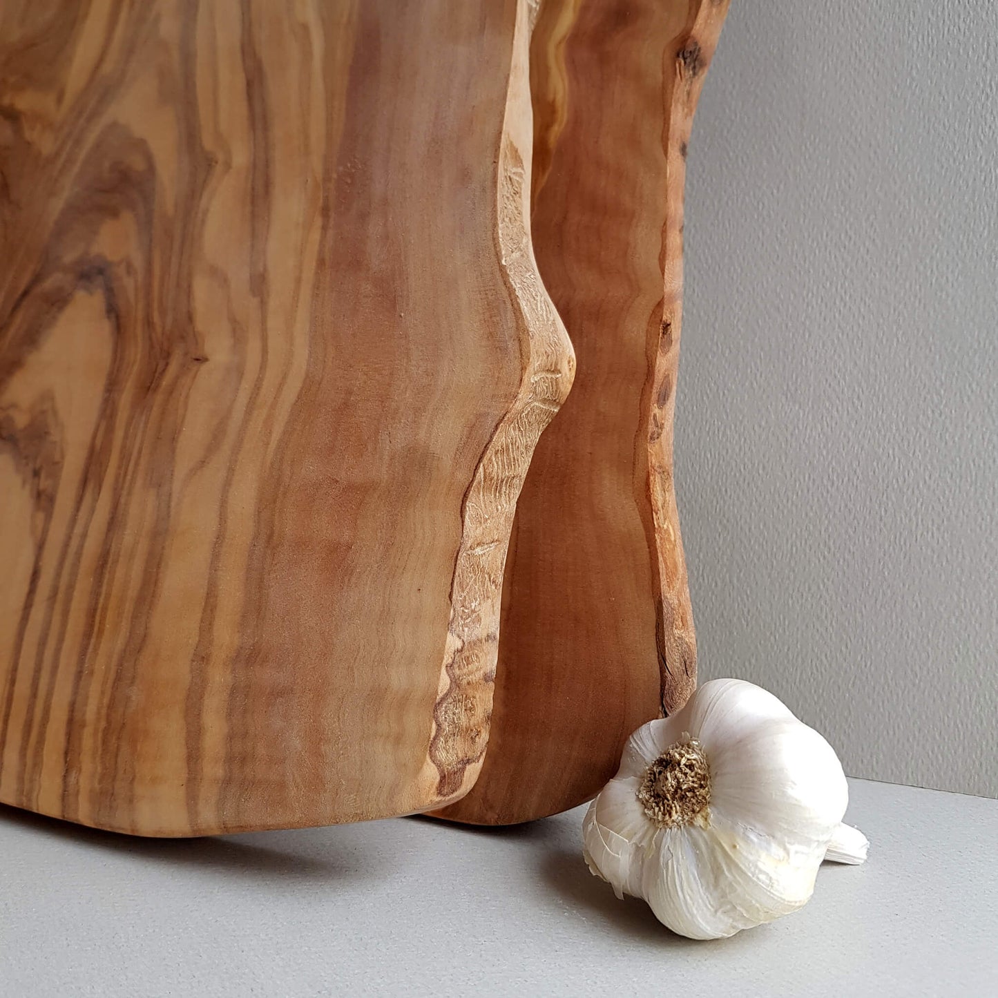 Sustainable Olive wood Handmade Cutting Board or Serving Platter Size M - Unik by Nature