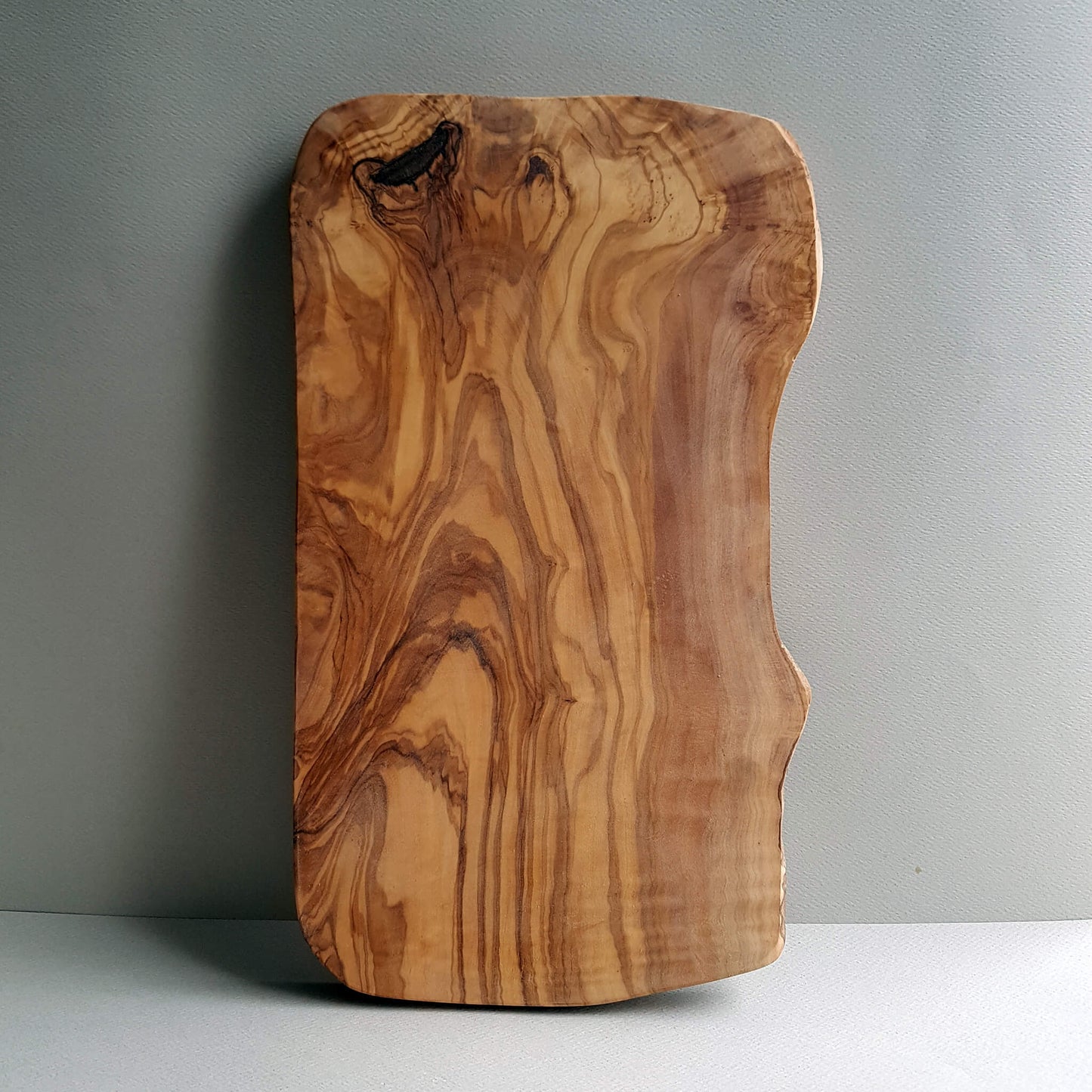 Sustainable Olive wood Handmade Cutting Board or Serving Platter Size M - Unik by Nature