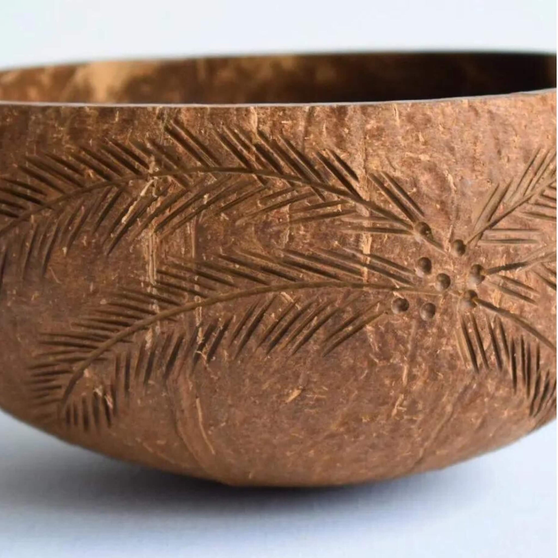 Coconut bowl with engraved palm leaves 800ml XL - Unik by Nature